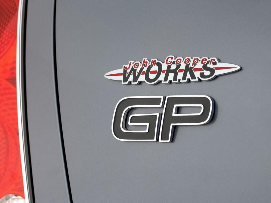  Mini Cooper S with JCW GP Kit 2006 года  (фото 7 из 22)